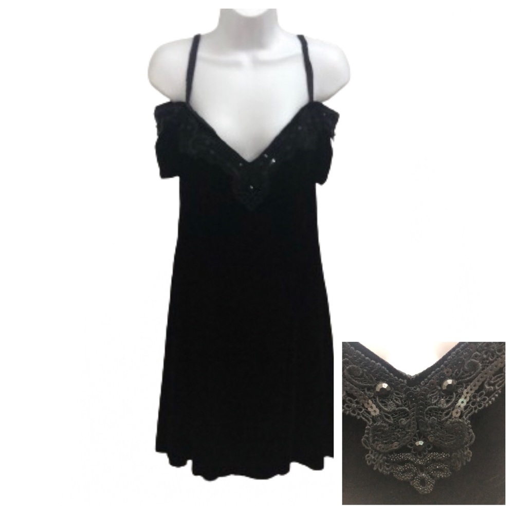 BLACK VELVET VINTAGE BEADED DRESS • OFF SHOULDER SLEEVES • CDC EVENING • Sz 14